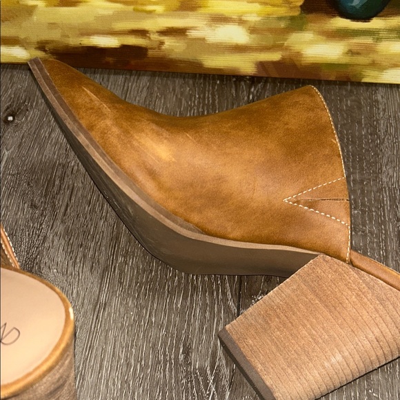 Abound Women's Brown Leather Mules - Picture 10 of 15